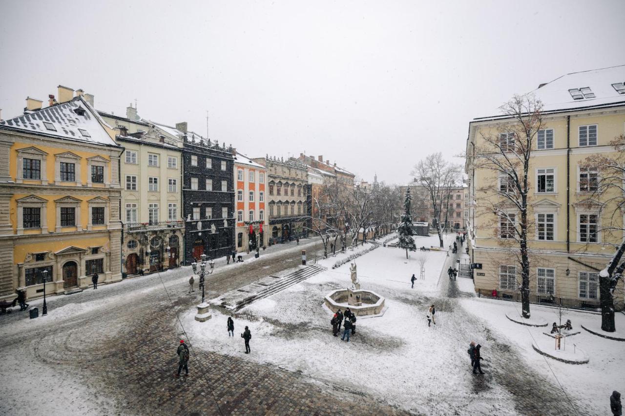 View On Rynok Square Apartments Львов Экстерьер фото